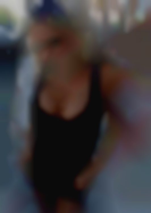 Newmexico want women cougars slender legz....